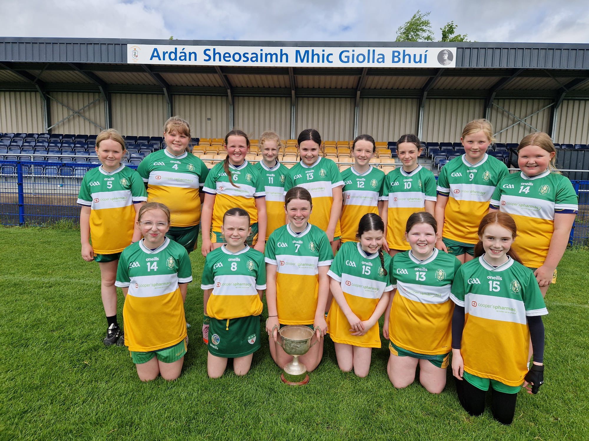 Bunscoil Phobal Feirste clinched a camogie \'B\' title at Rossa Park
