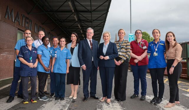 Ministers visit Mater Hospital to show solidarity with healthcare workers 
