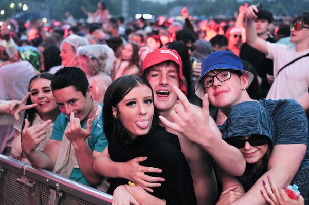 GALLERY: Thousands enjoy first Féile concert as Ben Nicky takes to Falls Park stage