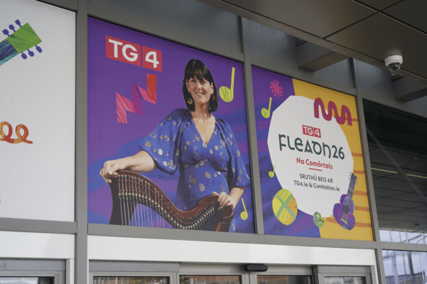 Comharthaíocht úr in airde ag Mór-Stáisiún Láir Bhéal Feirste don Fhleadh