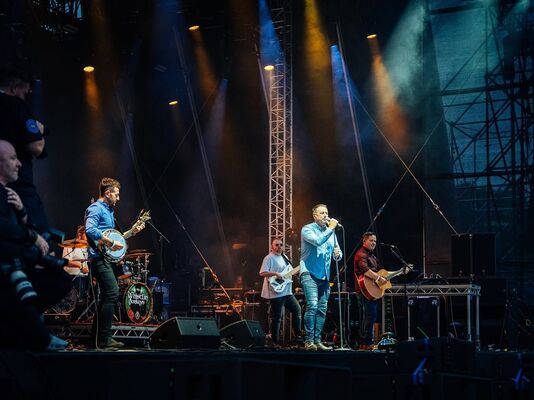 FÉILE 26: Carnival Parade and The Whistlin' Donkeys on a stand-out Saturday