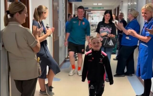 WATCH: Dáithí receives standing ovation from staff after leaving hospital following heart transplant