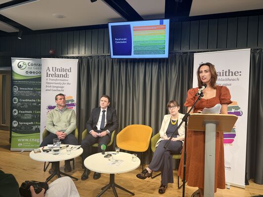 An Ghaeilge in Éirinn Aontaithe á scrúdú ar an bhóthar