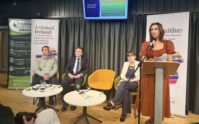 An Ghaeilge in Éirinn Aontaithe á scrúdú ar an bhóthar