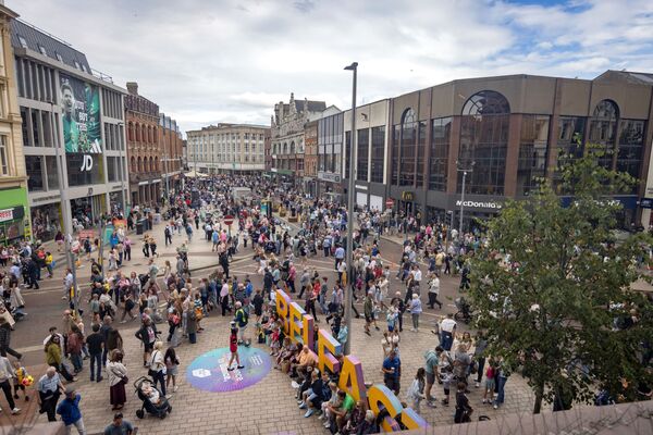 Infrastructure Minister to bring forward Belfast pedestrianisation proposals following Fleadh success