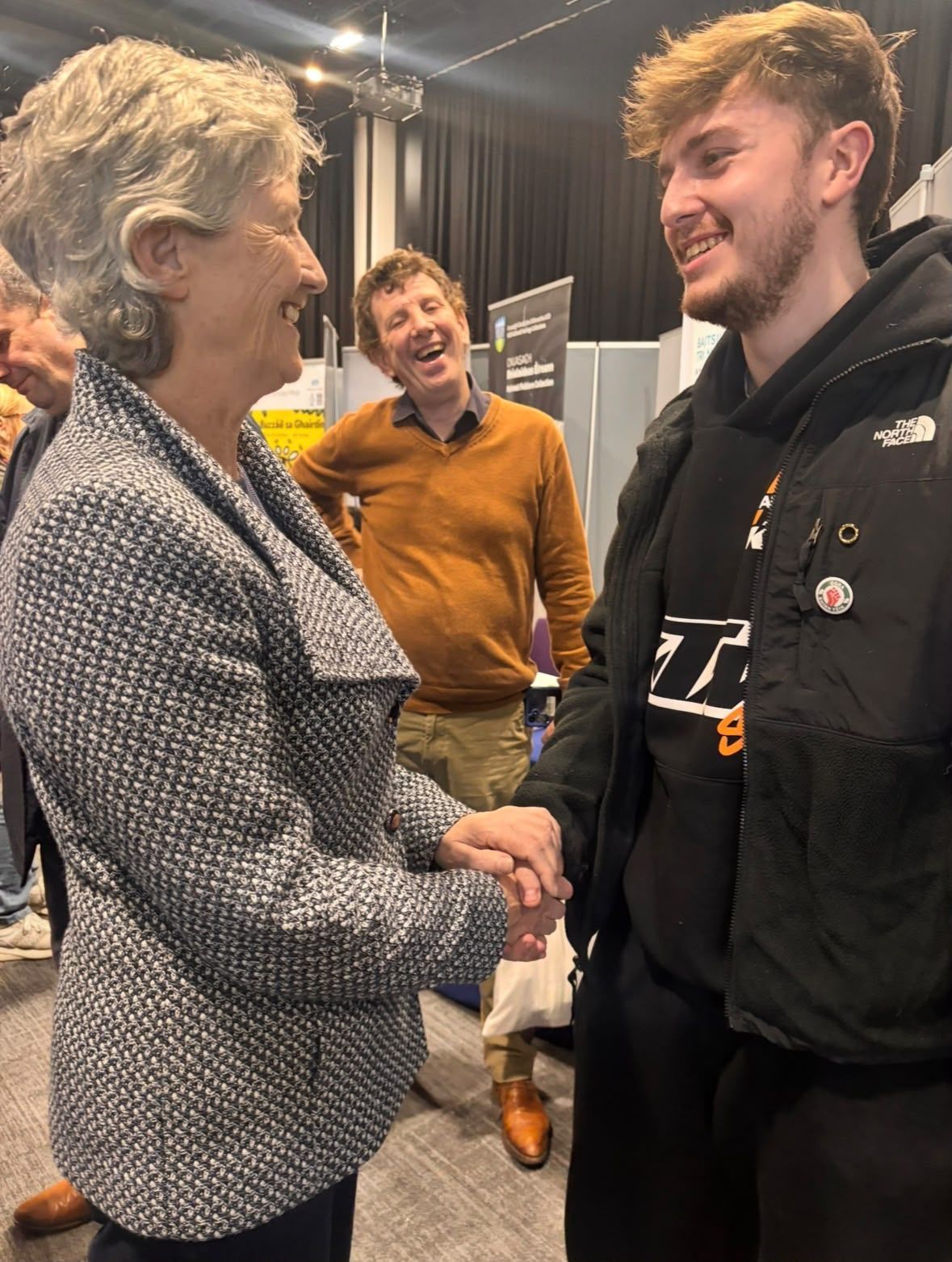 BEIRT UACHTARÁN: Ádhamh le hUachtarán na hÉireann, Catherine Connolly, ag Oireachtas na Samhna i mBéal Feirste anuraidh