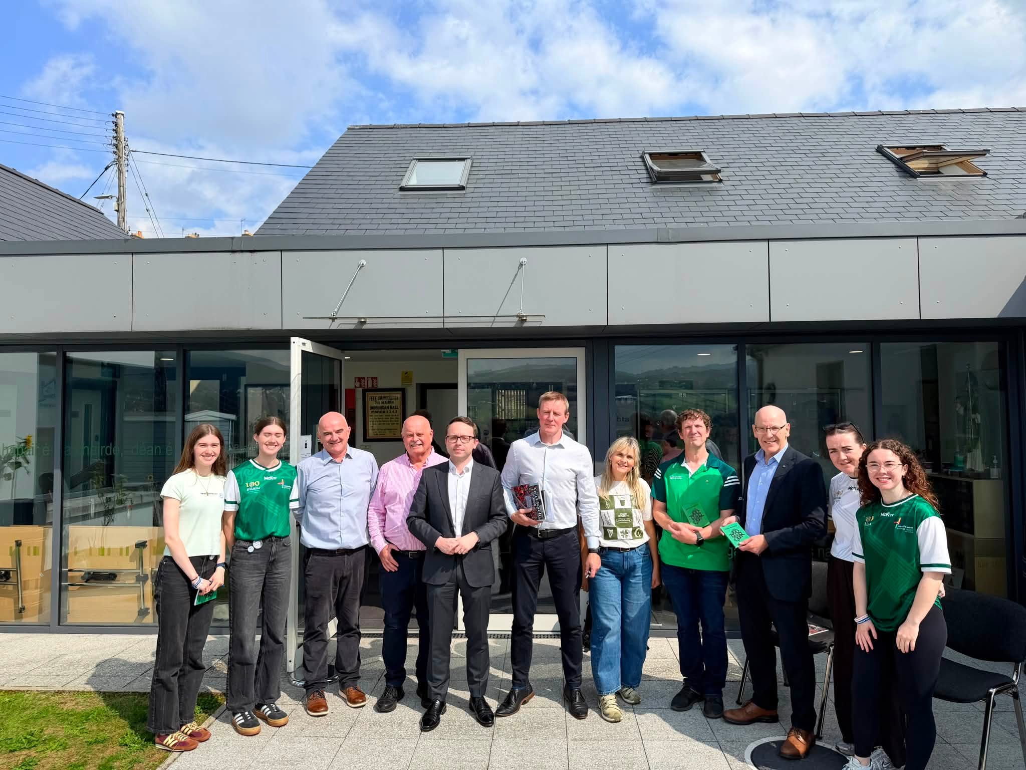 SUÍOMH ÚR: Baill Chomhaltas Uladh ag seoladh an tsuímh