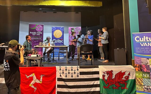Raidió Fáilte ag triall ar Oileán Mhanann