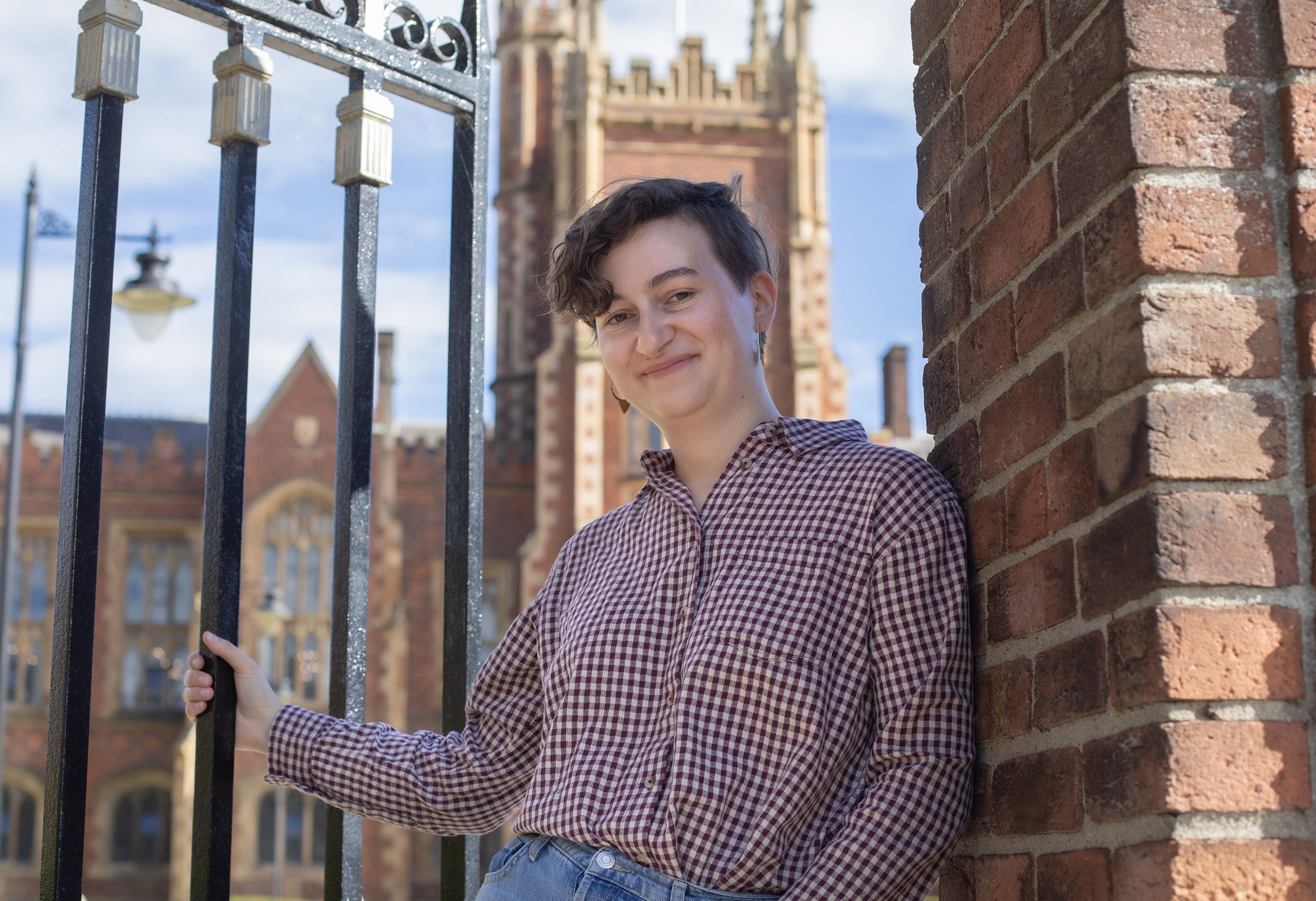 POST ÚR: An Dr Nina Cnockaert-Guillou, a thosaigh mar léachtóir i Roinn na Gaeilge ar Ollscoil na Banríona ar ball