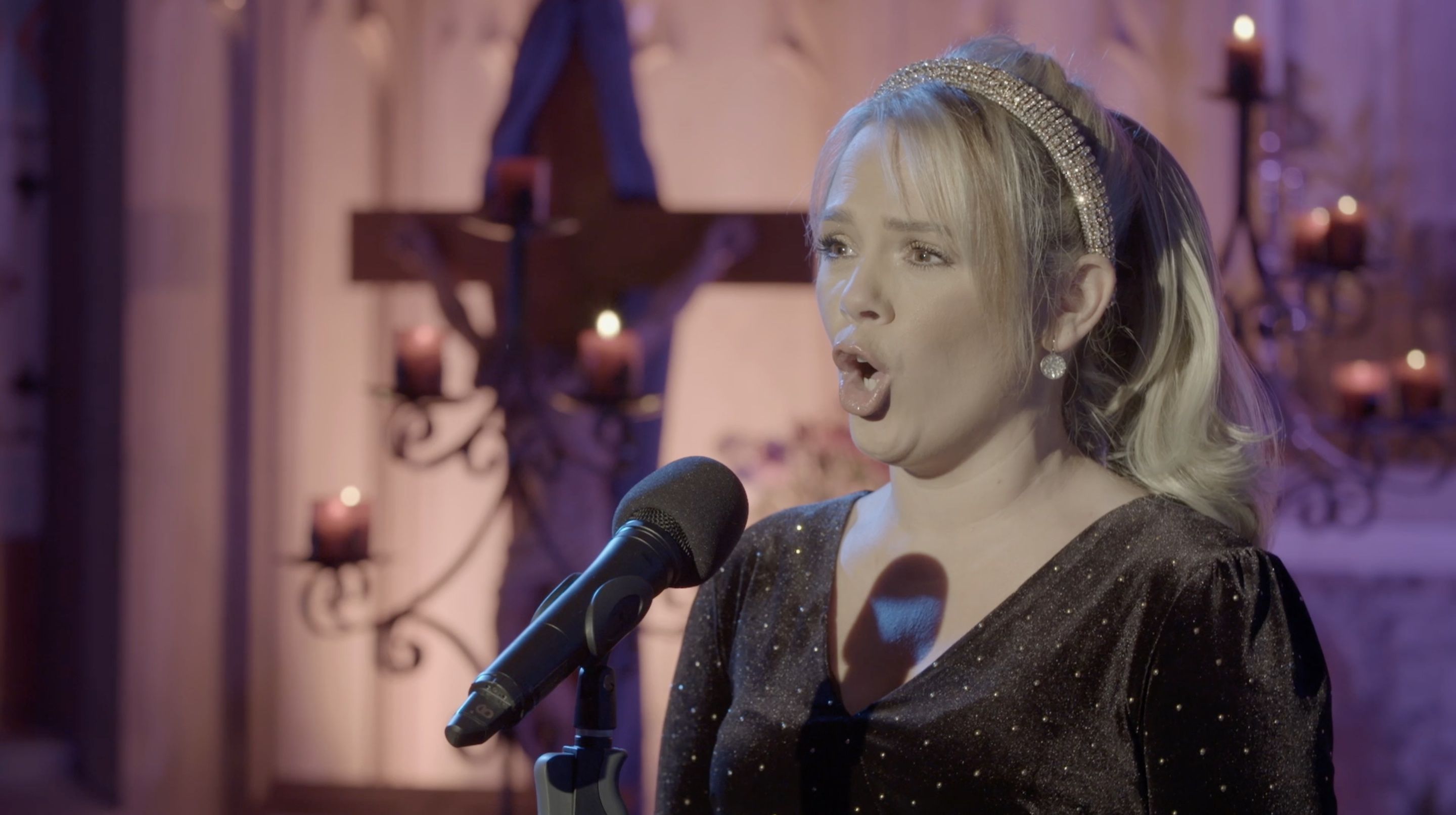 CHRISTMAS CAROLS: Leading soprano Michelle Hannaway