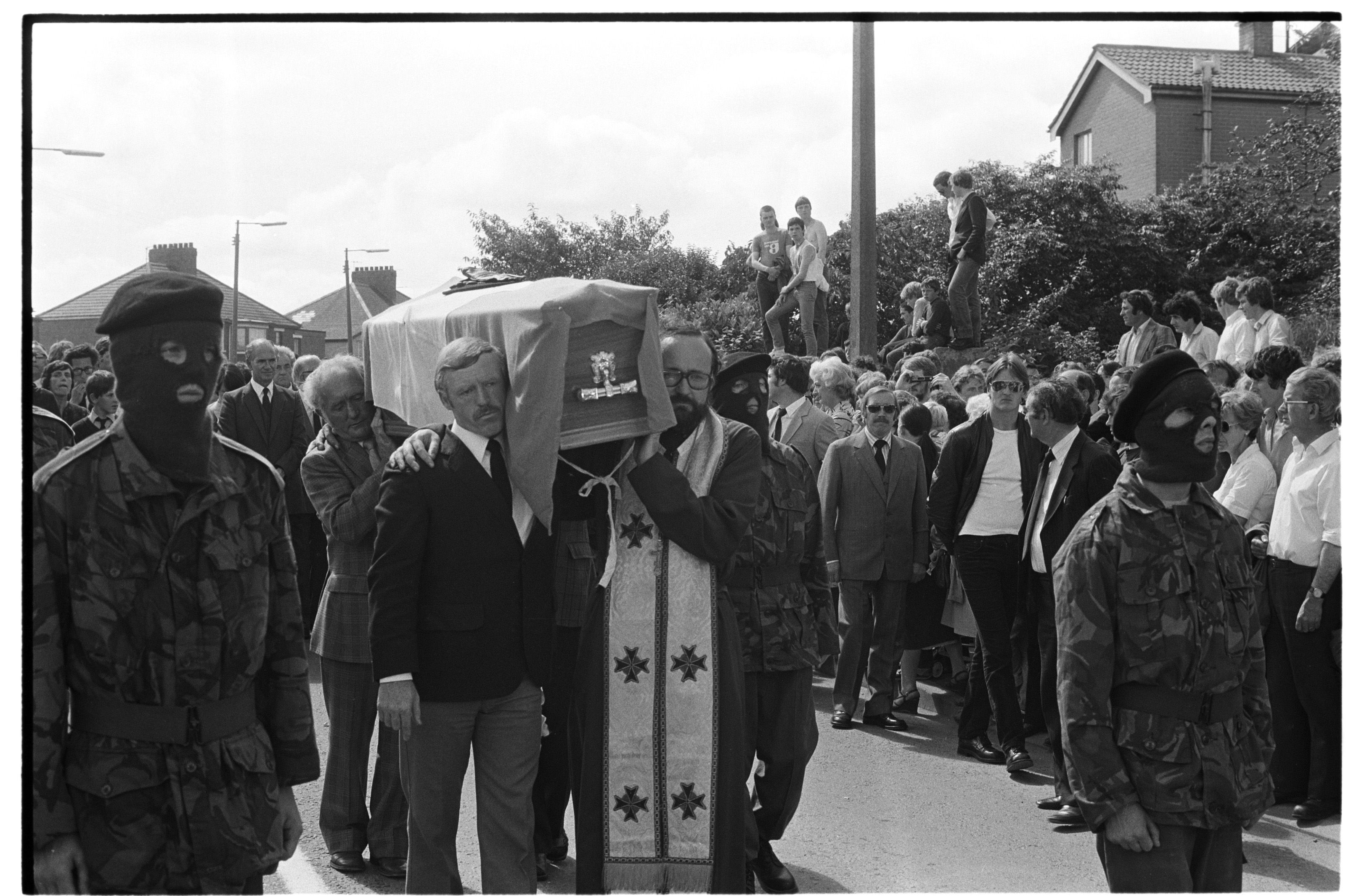 ÓMÓS: Monsignor Ó Ceallachain from Toronto helps shoulder Kieran Doherty's coffin.