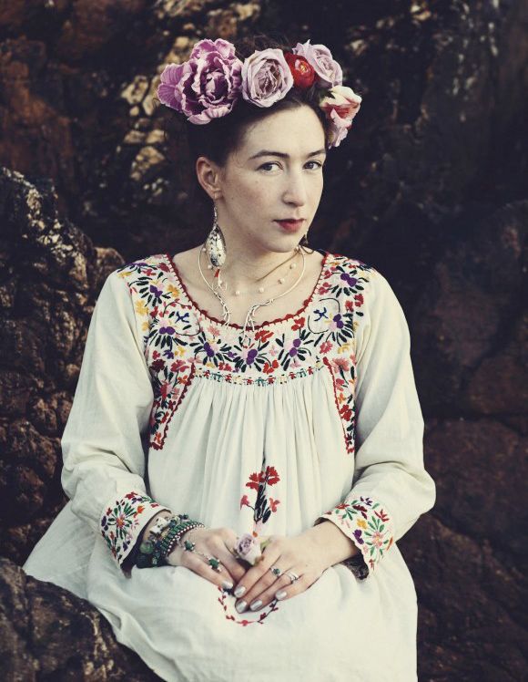 Ríona Sally Hartman takes us on an odyssey on her new single Fód,  which is a delight to get lost in