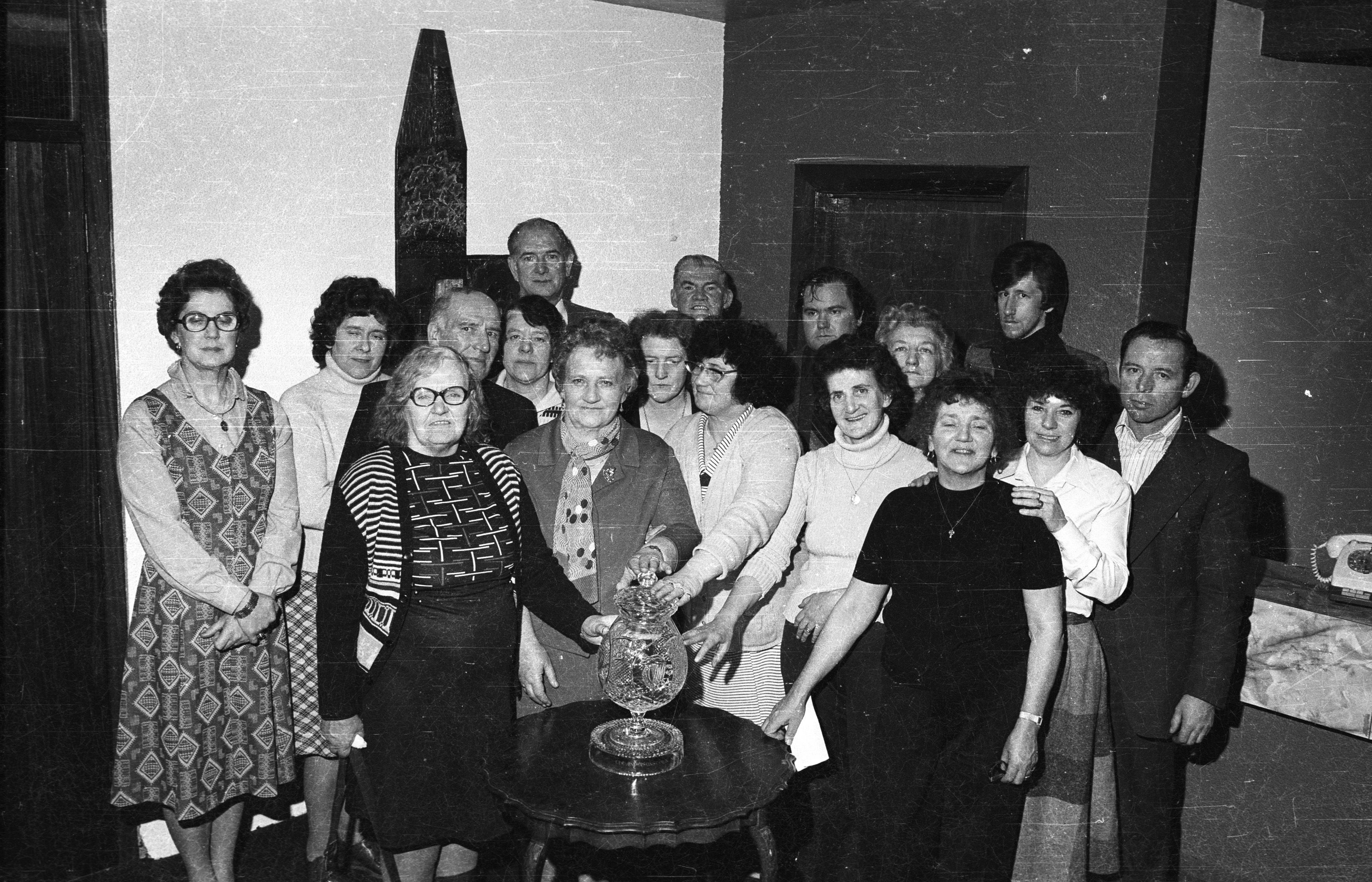 In February 1979 the Andersonstown News organised a ceilí and awards ceremony in the Kerri Inn on Finaghy Road North, where the Andersonstown News Award was presented to the families of H-Block prisoners