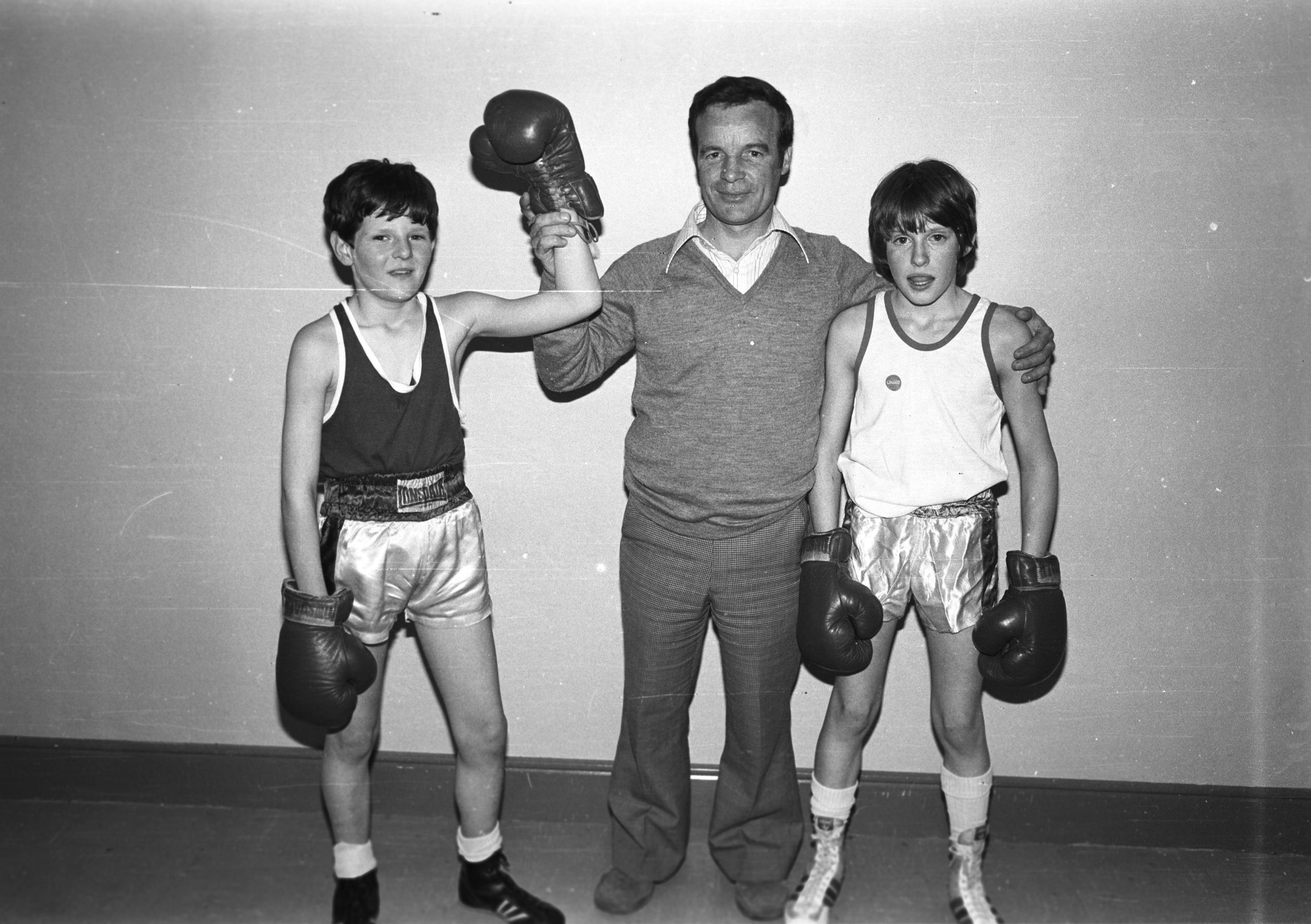 John Cully (Holy Trinity) beat Peter Meeke (Beechmount ABC) at the Holy Trinity Show. Referee John Brady