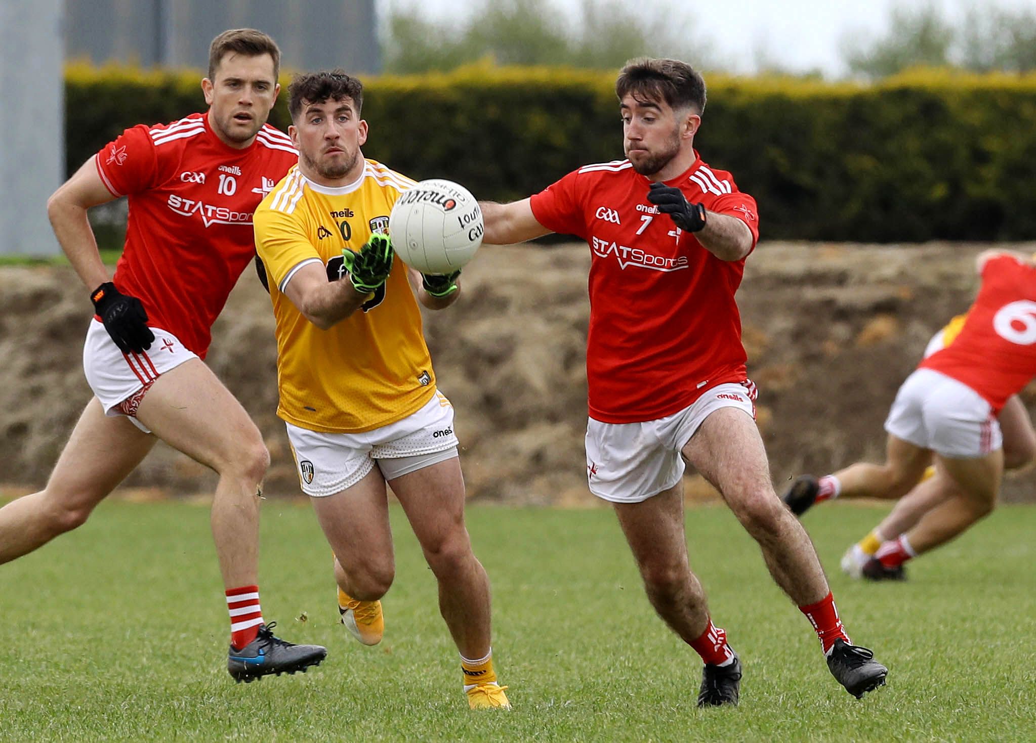 Ryan Murray kicked a late winner against Louth that leaves Antrim in a strong position heading into Sunday's game against Sligo