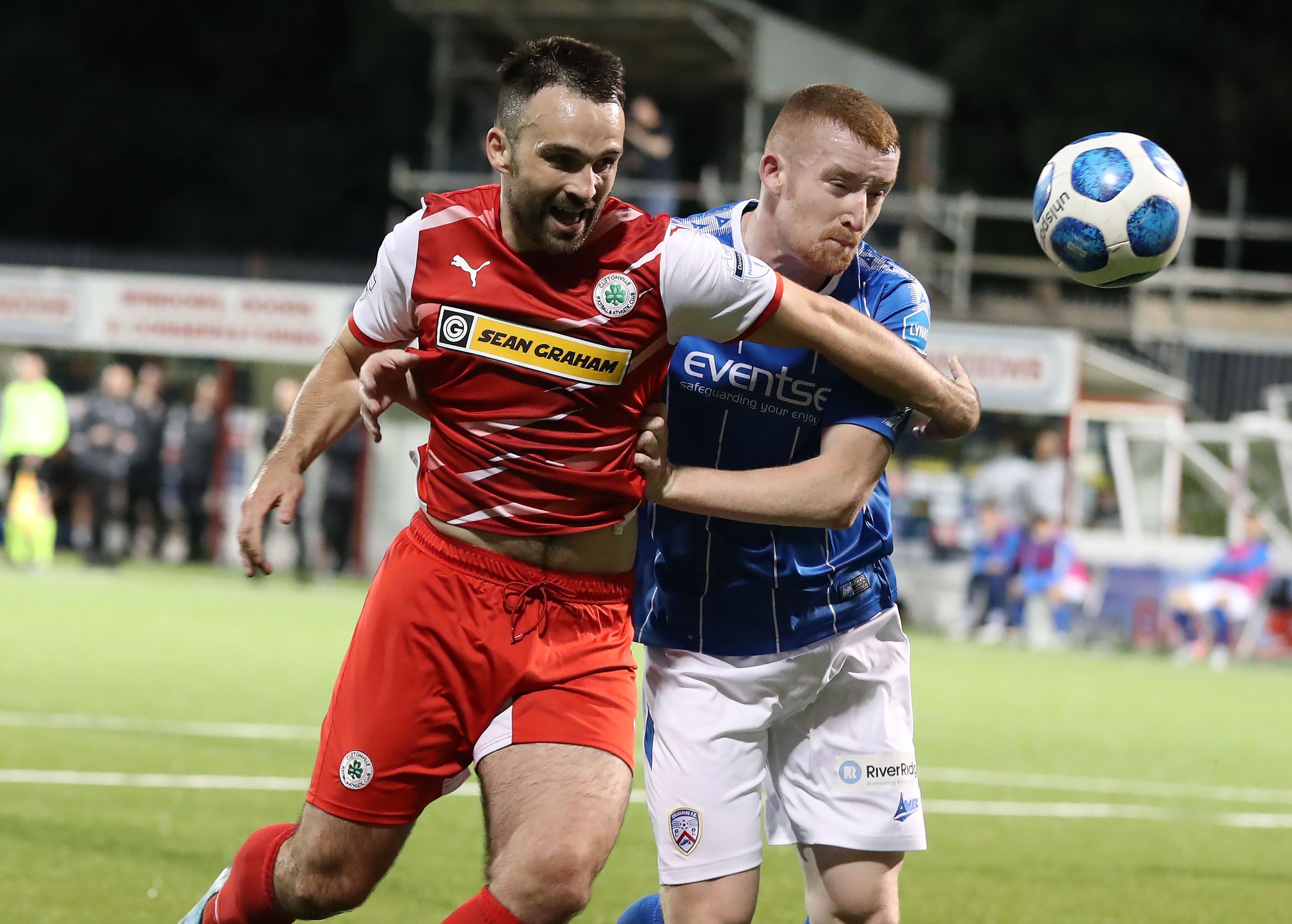 Jamie Harney and Rodney Brown tangle for the ball