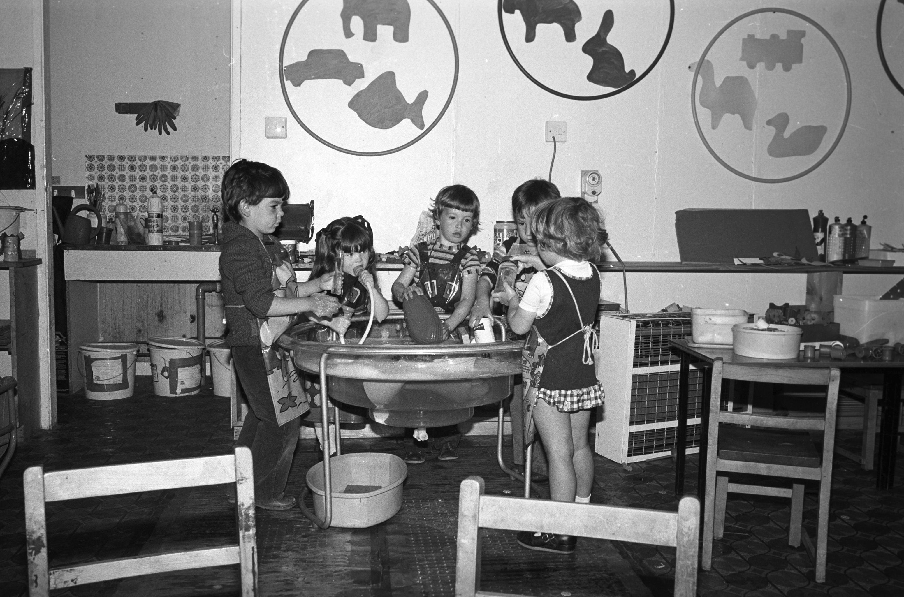 TÚS MAITH: Naíscoil Phobal Feirste, Meitheamh 1980