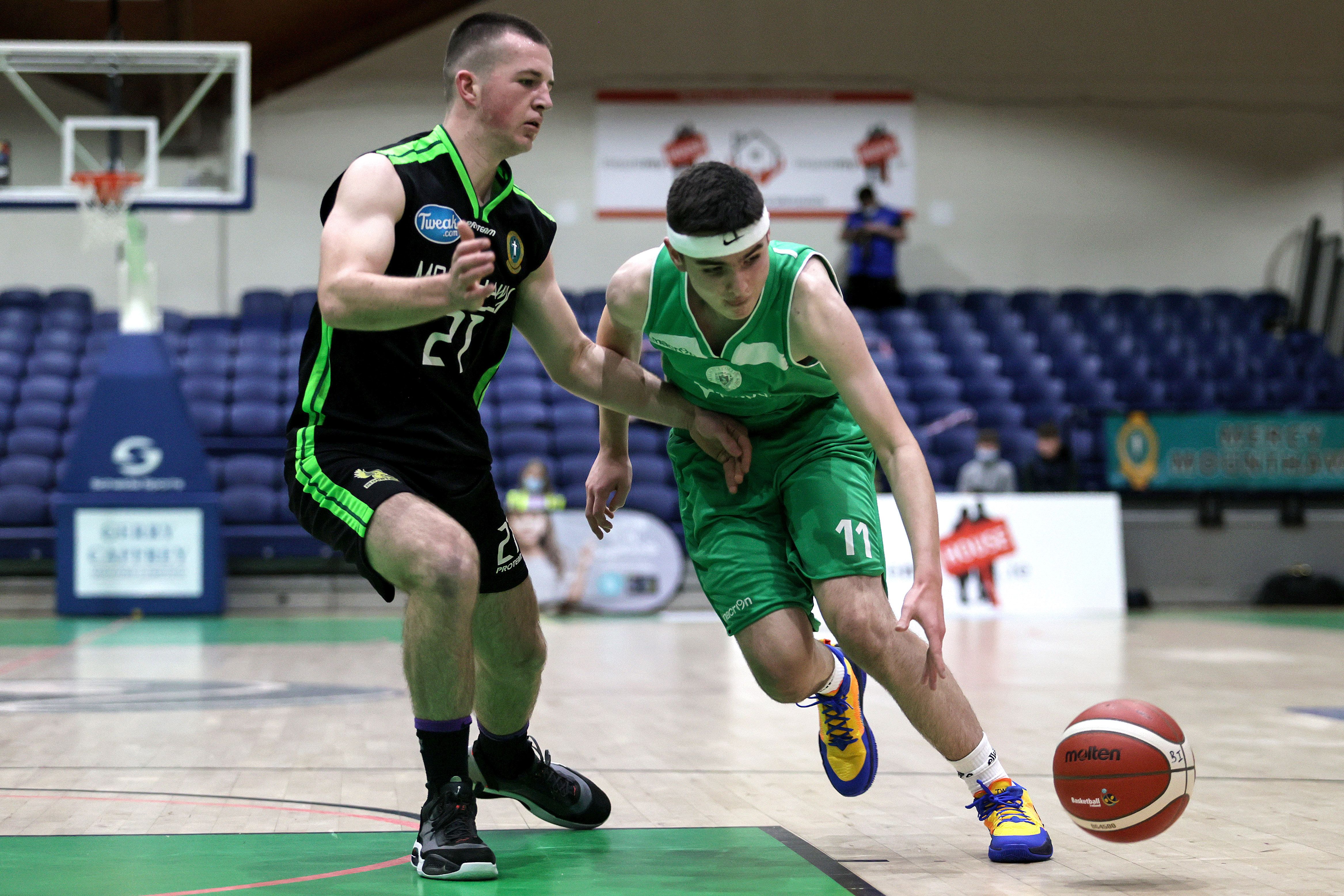 Michael Donnelly takes on Donal O'Sullivan
