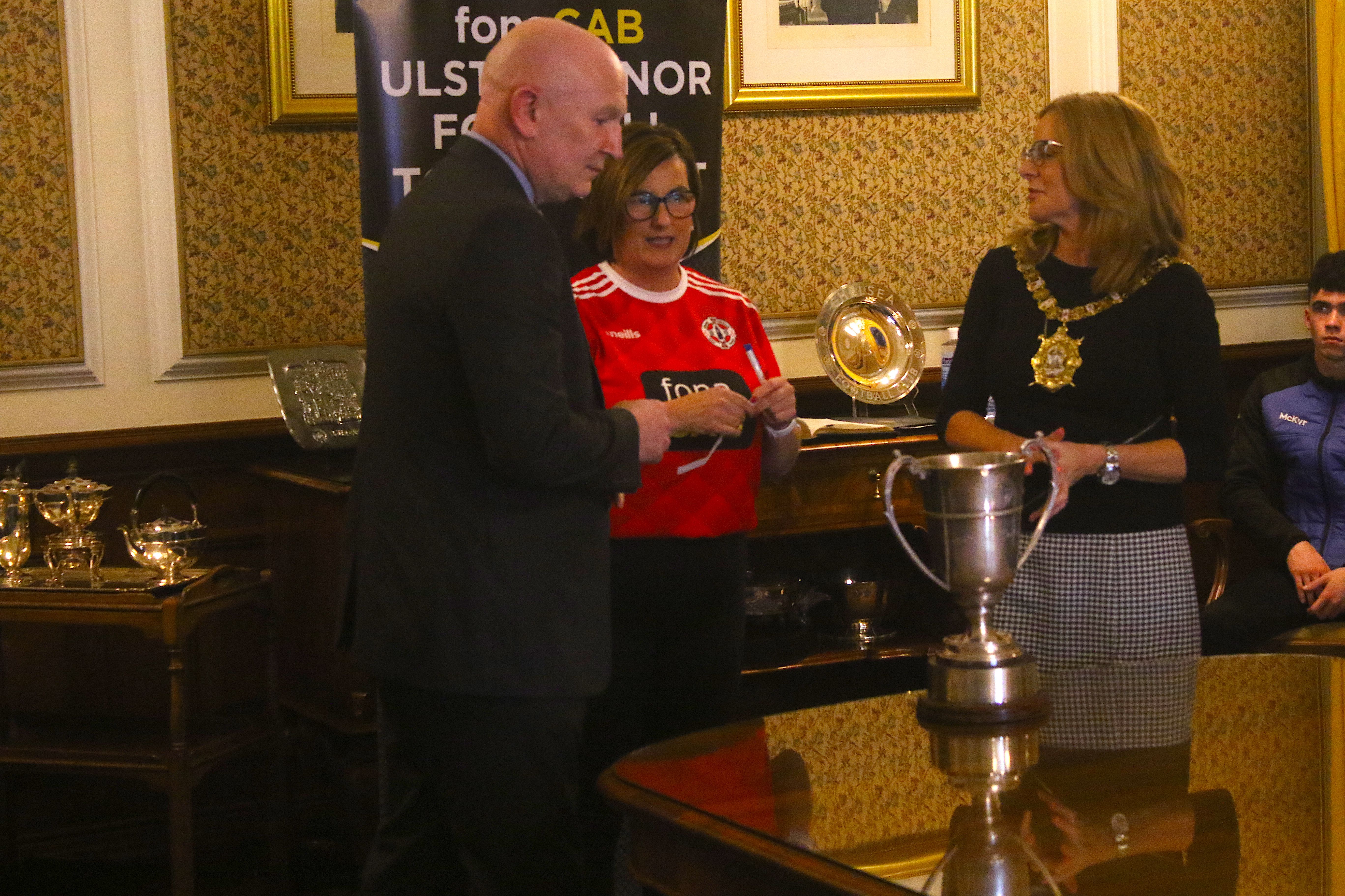 Stephen Anton from fonaCAB and Lord Mayor Christina Black help St Paul's Chairperson Caroline McLaughlin make the draw on Monday