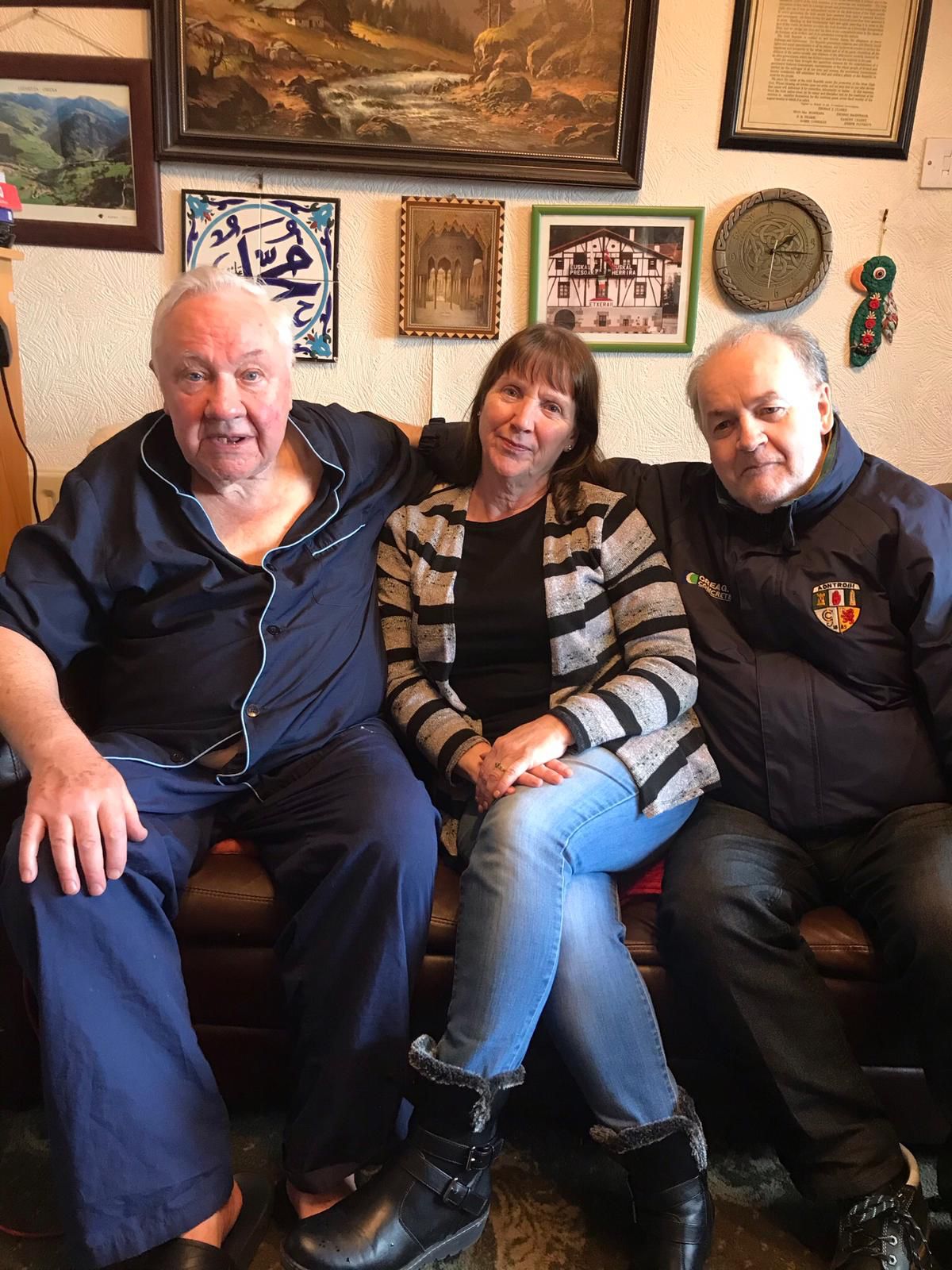 NA LAETHE A BHÍ: Pádraig Ó Maolchraoibh le Therese McArdle agus Mícheál Ó Domhnáill