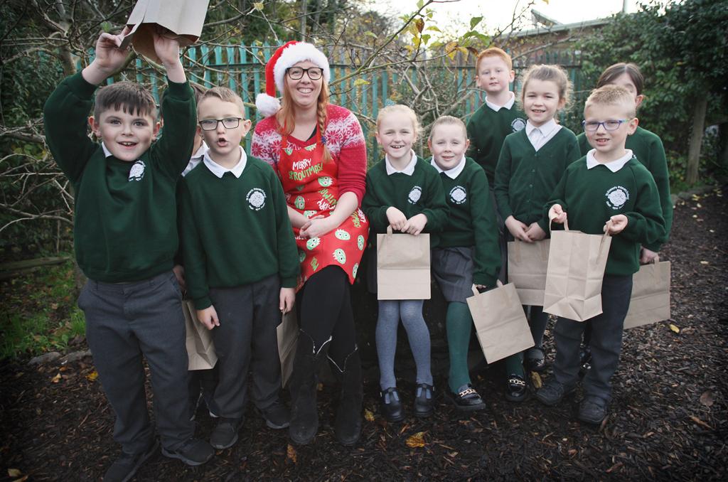WhatsApp Image 2022-12-02 at 14.48.02.jpeg Co-ordinator of the ‘Food for Fun’ programme Nicola Foster and some of the P4 class at St Kieran's