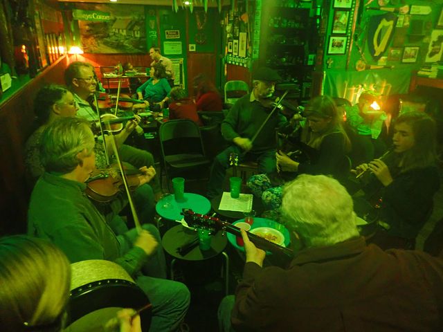 MO CHEOL SIBH: A trad session, pre-Covid, in Maggie McGuinness' pub