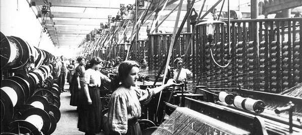 HARD WORK: Linen Mill Reelers, Belfast, early 1900s (Courtesy of Images & Memories of Old N' Ireland Pre 2000)