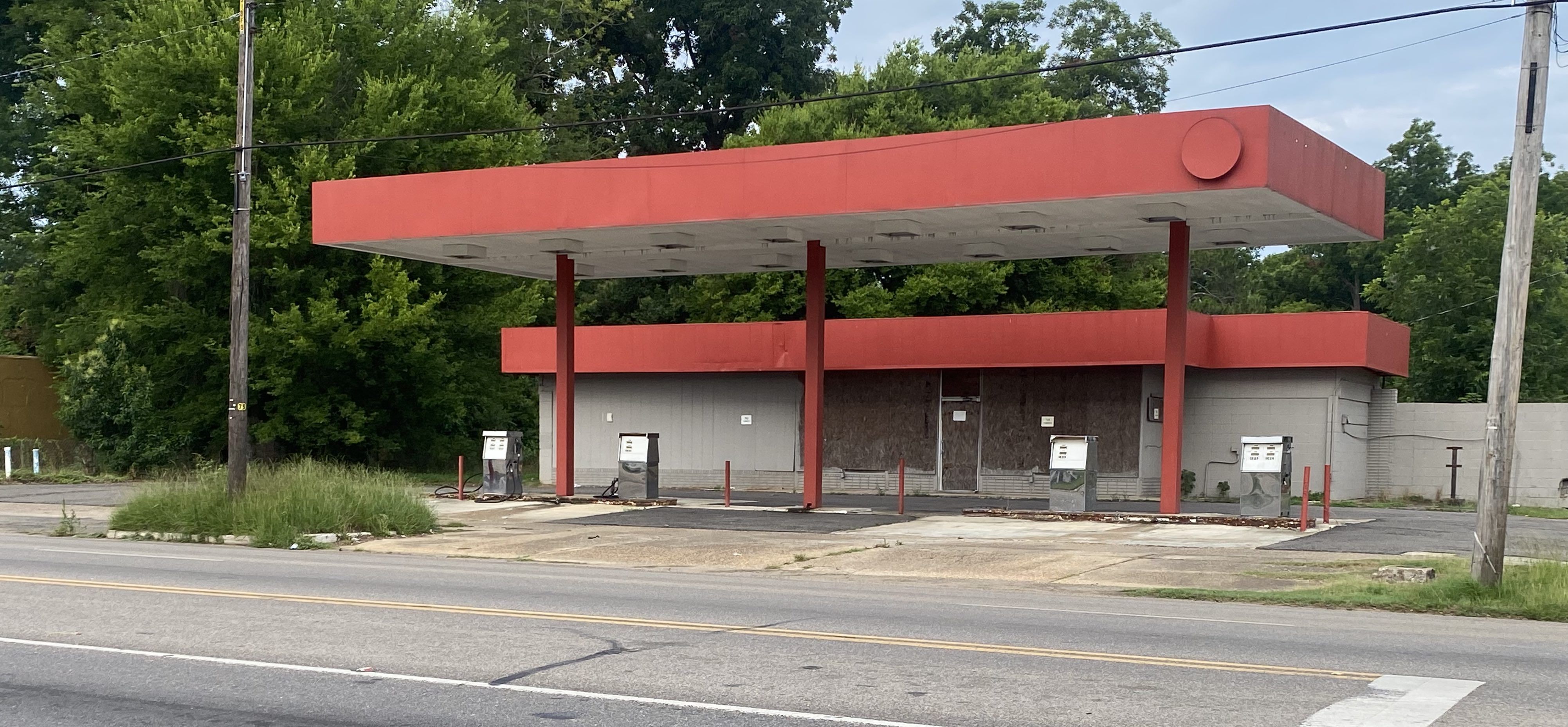 OUT OF GAS: A former 'gas' station on Broad Street