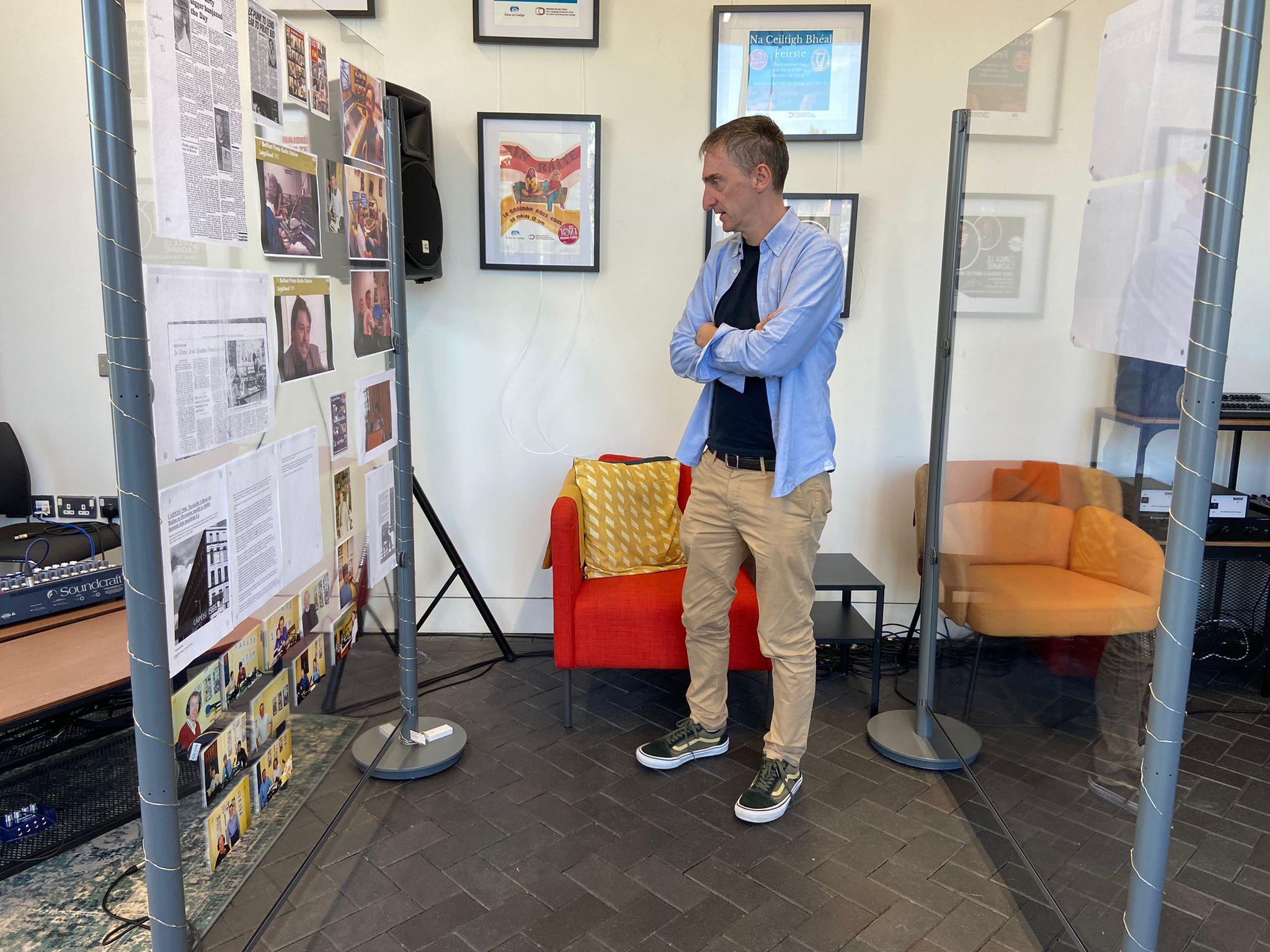 RÉ ÓRGA: Gearóid Ó Muilleoir ag breathnú an taispeántais