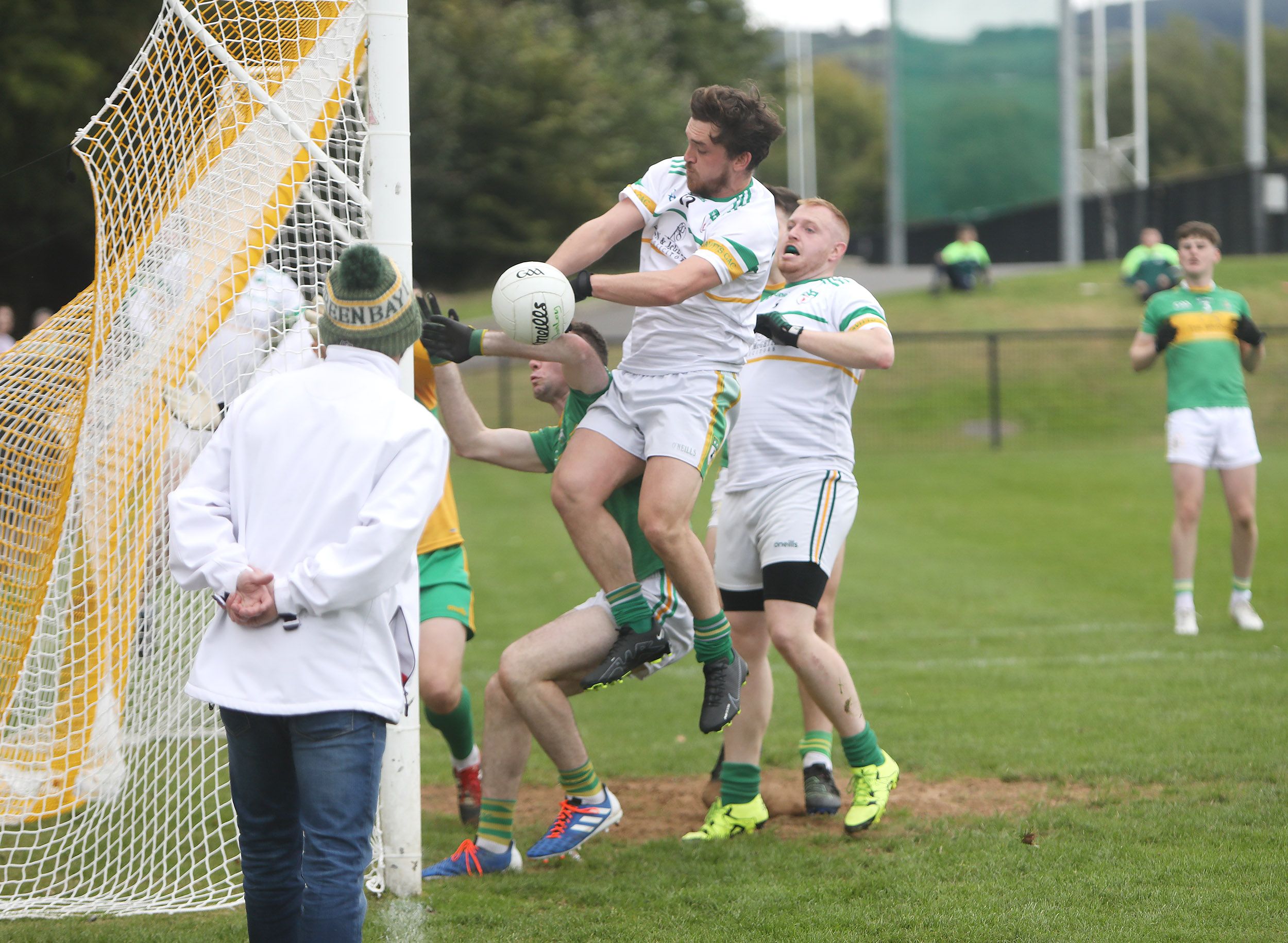 James Lindsay can't direct the ball into the net early in the second half