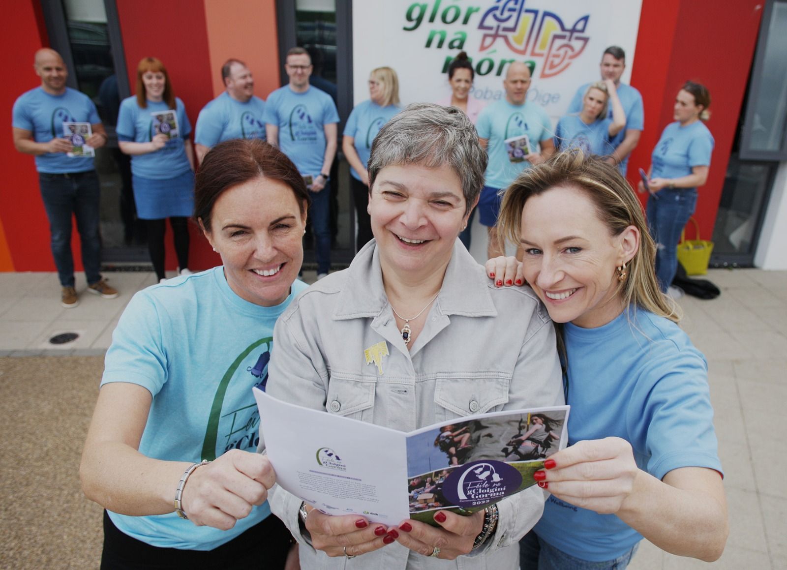 Children's Commissioner Koula Yiasouma (centre), with Roisin Moody and Gearóidín Nic Cathmhaoil (right) at the launch of Féile na gCloigíní Gorma