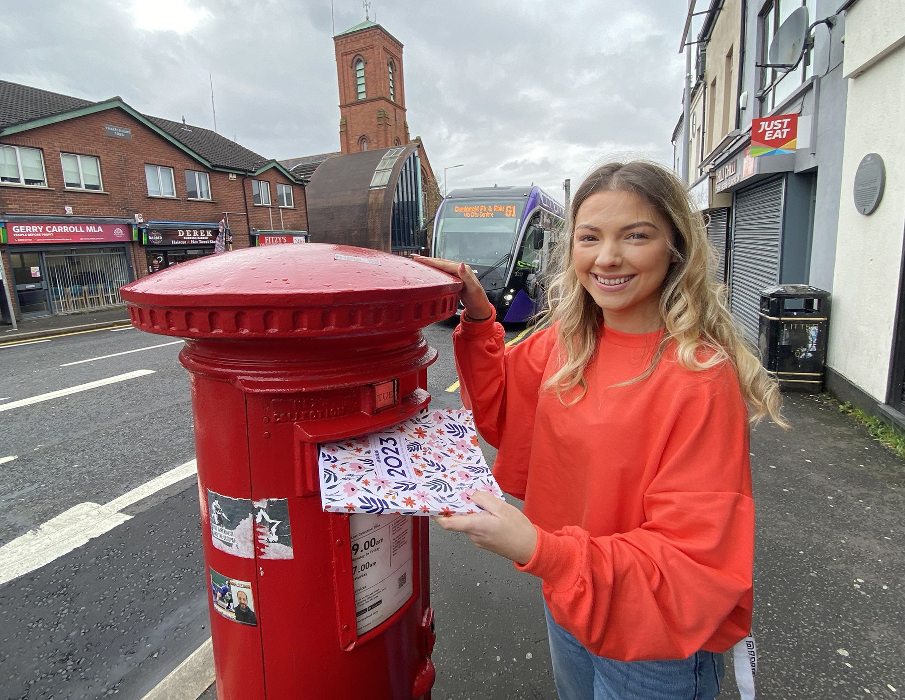 Rachel encourages the use of the cúpla focail – "Is fearr Gaeilge briste ná Béarla clíste"