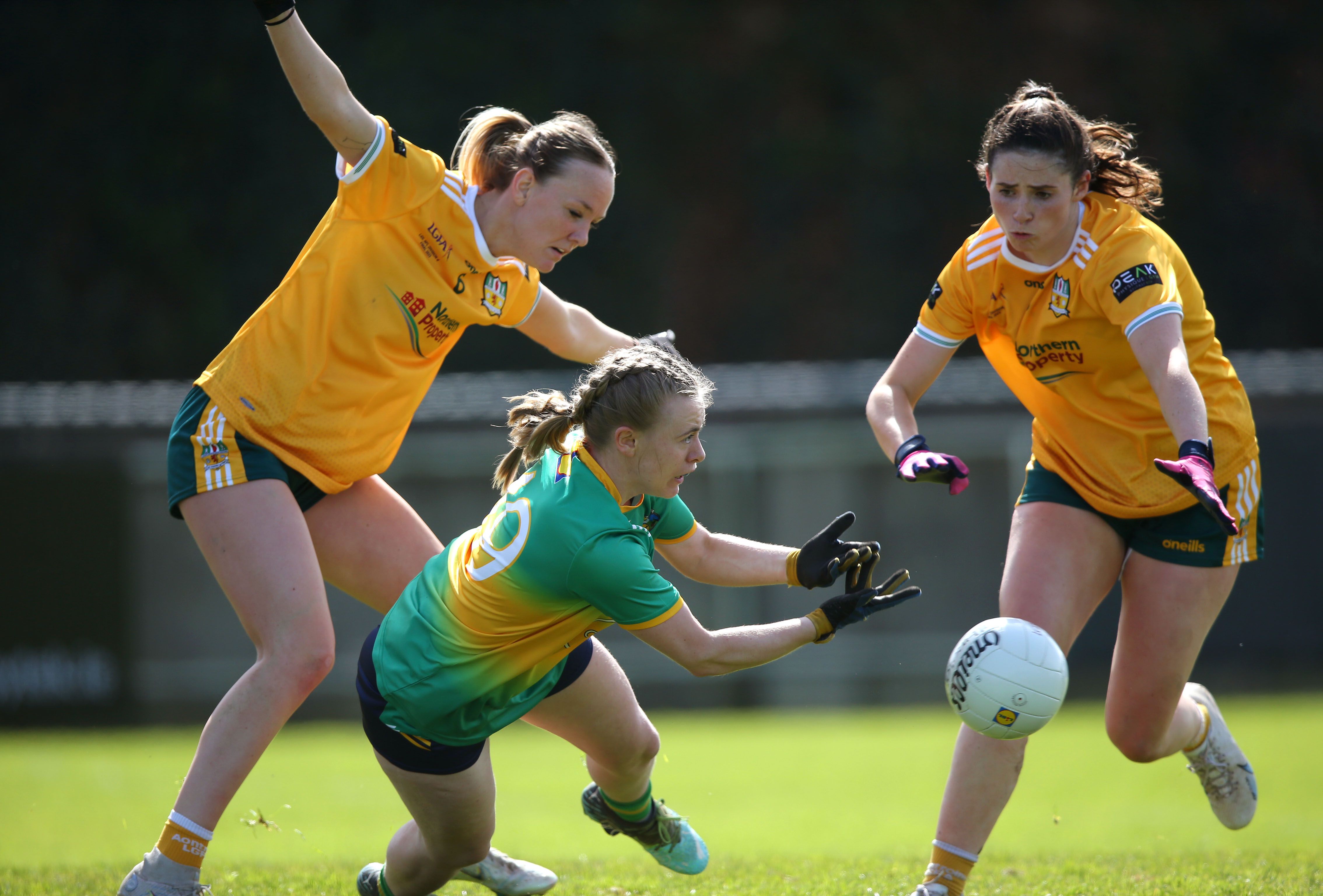 Áine Tubridy and Emma Ferran challenge Siomha Quinn