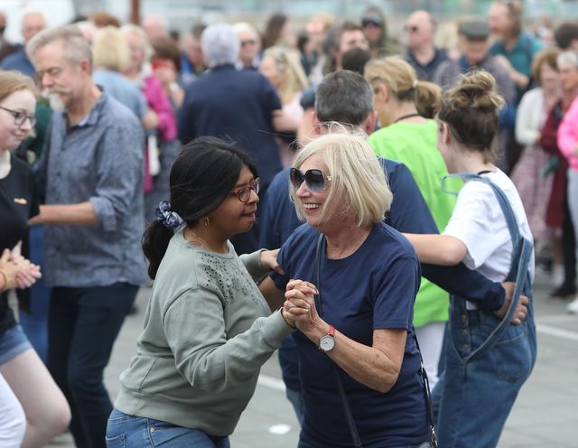 STEPPING OUT LIGHTLY: Céilíng on Titanic slipway
