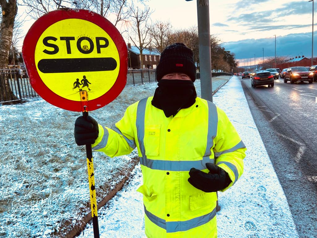 Laurence Crilly braves the freezing temperatures outside St Oliver Plunkett Primary School on Monday morning