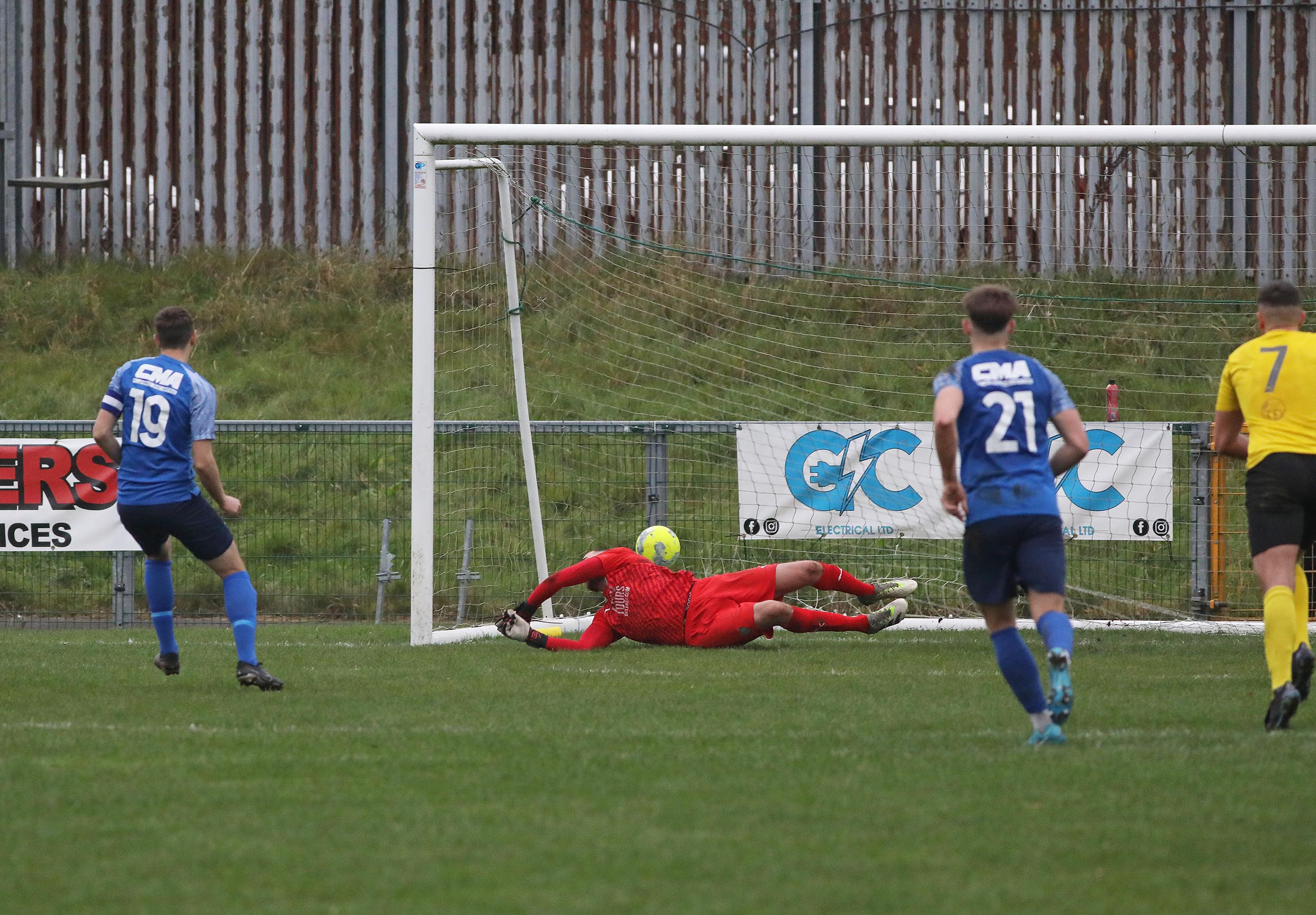 Paul Keane puts the visitors into a 3-2 lead fromt he penalty spot