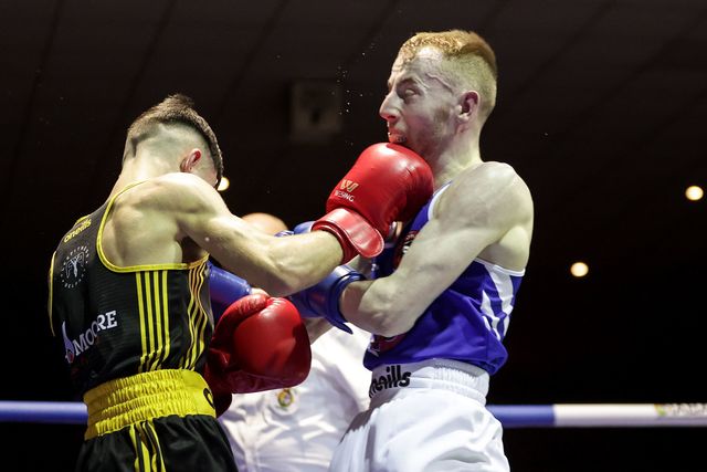 inpho_02589486.jpg Rooney gets through with a right