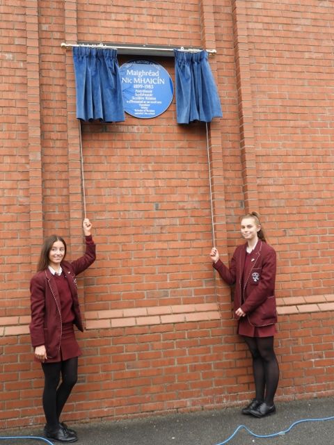 Two St Dominic’s Head Pupils unveiling the plaque