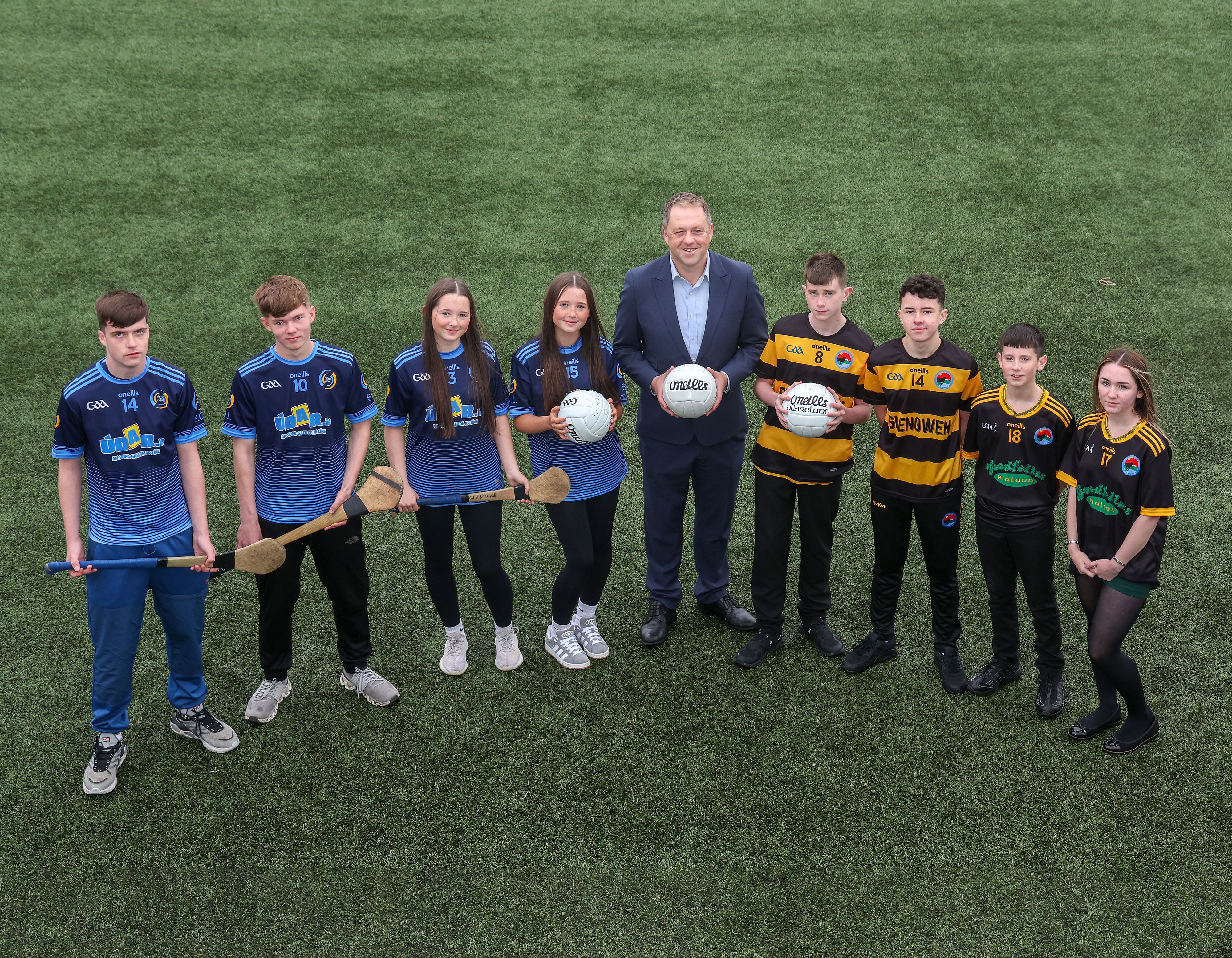 Minister for State Thomas Byrne TD with CLG Laochra Loch Lao and Na Gaeil Óga players today