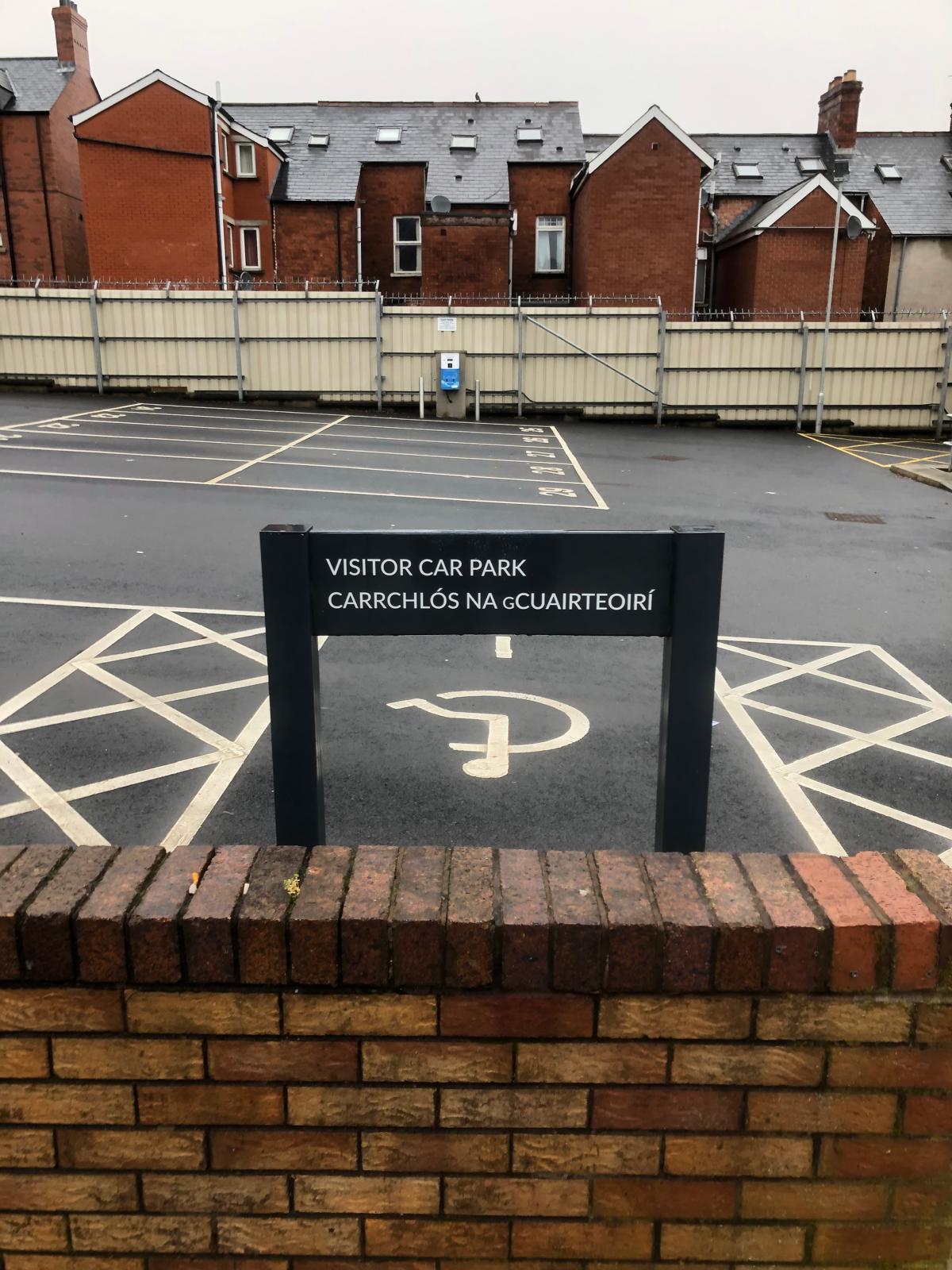 CARR-CHLÓS: Bilingual signage at NISRA offices in Belfast