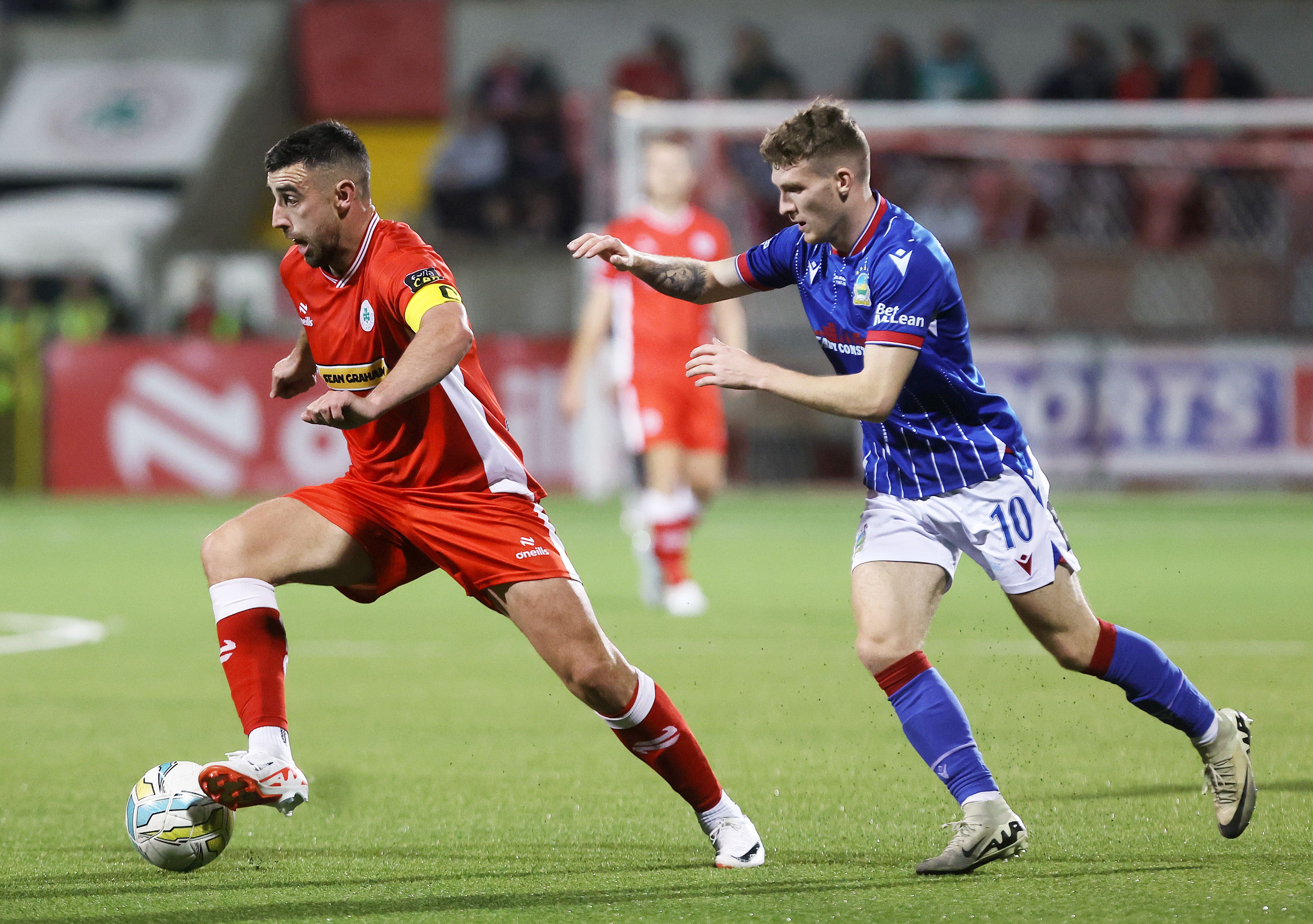 Joe Gormley gets out in front of Charlie Allen