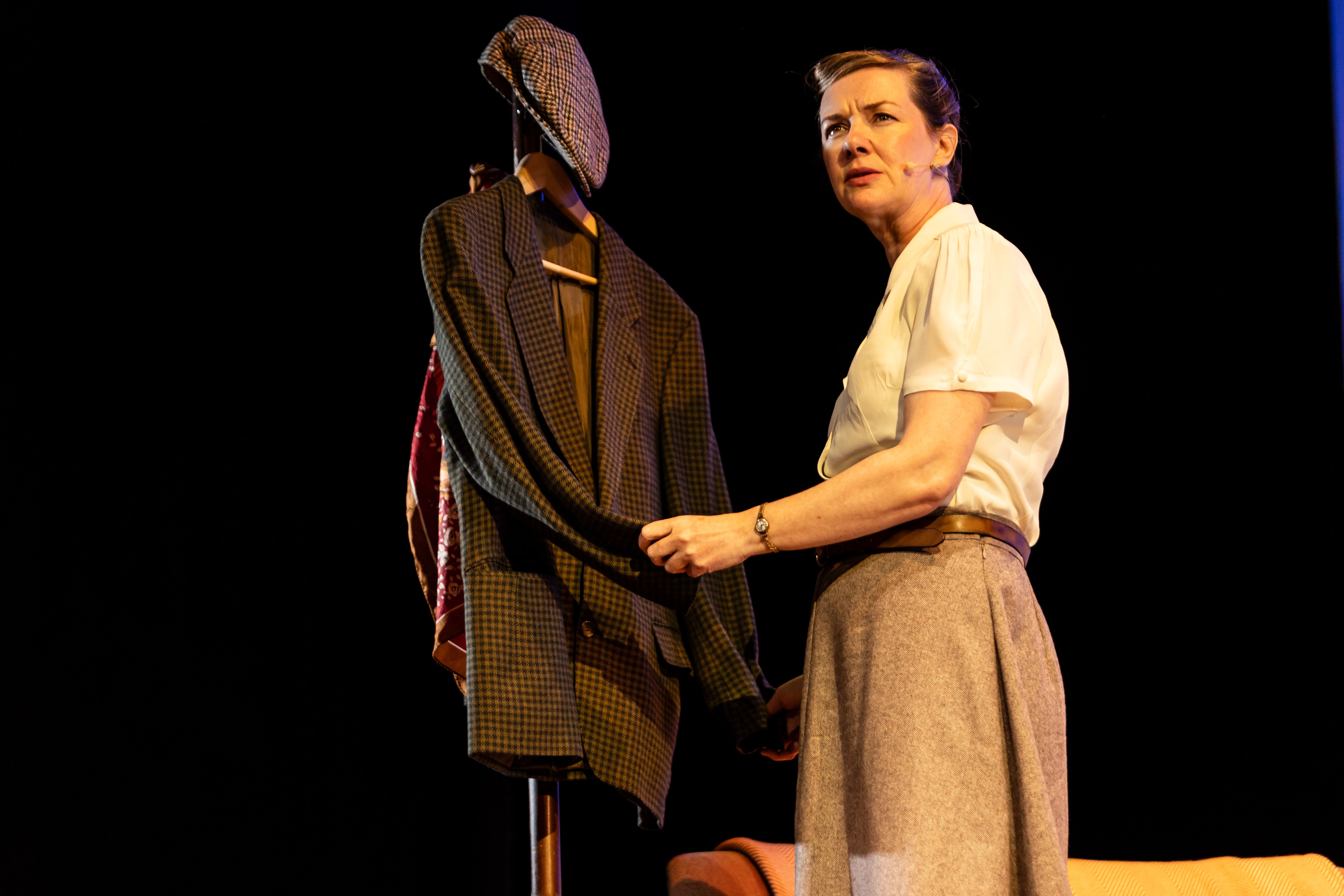 Elsie (Joanne Crawford)