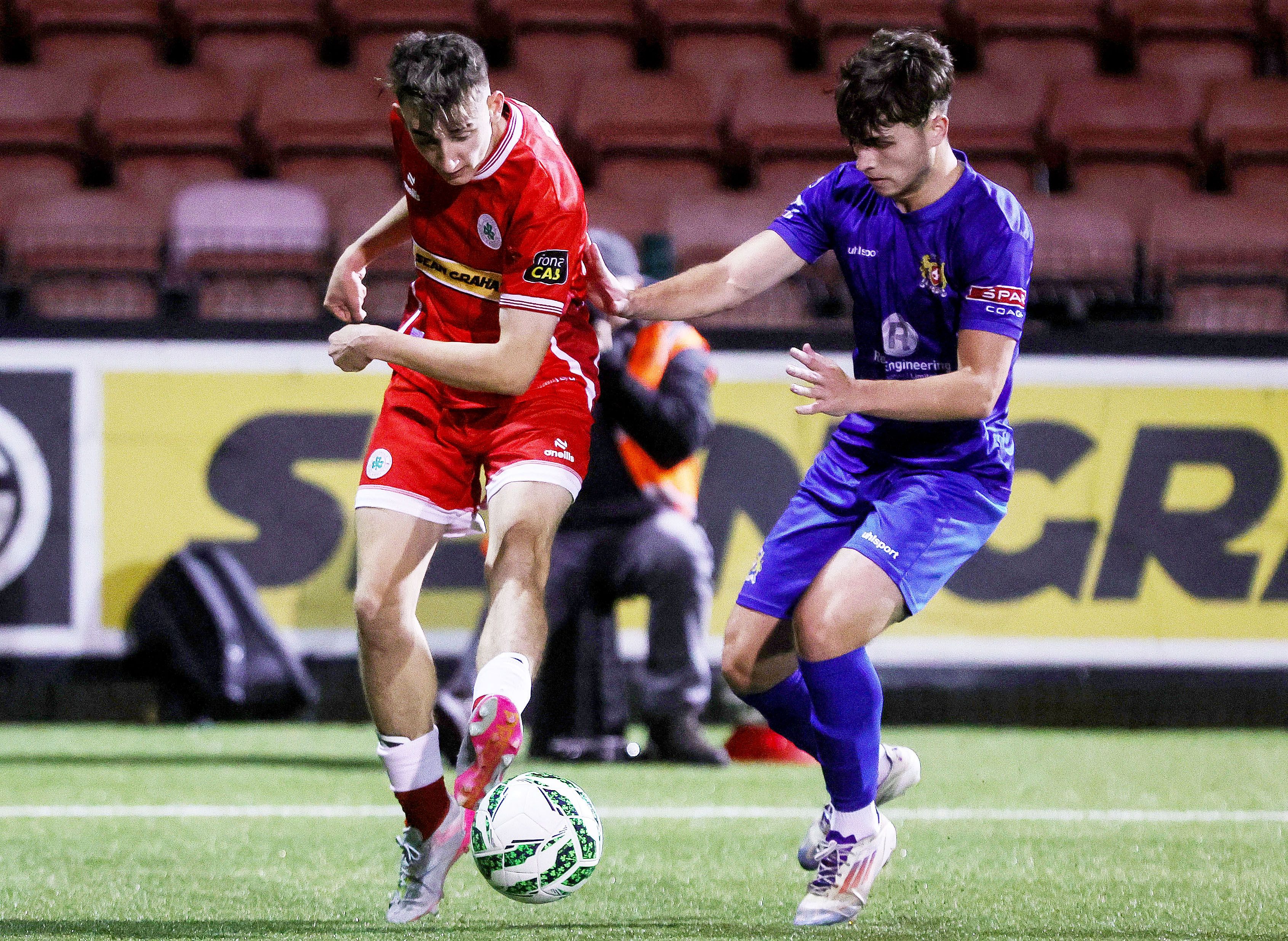 Keevan Hawthorne battles for possession with Lee McMenemy