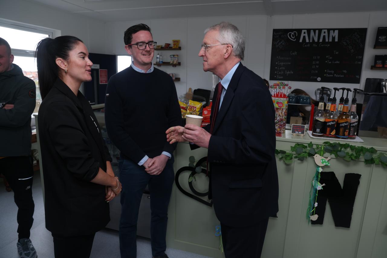 Secretary of State Hilary Benn speaks with Cuisle Nic Liam and Pádraig Ó Tiarnaigh from Conradh na Gaeilge