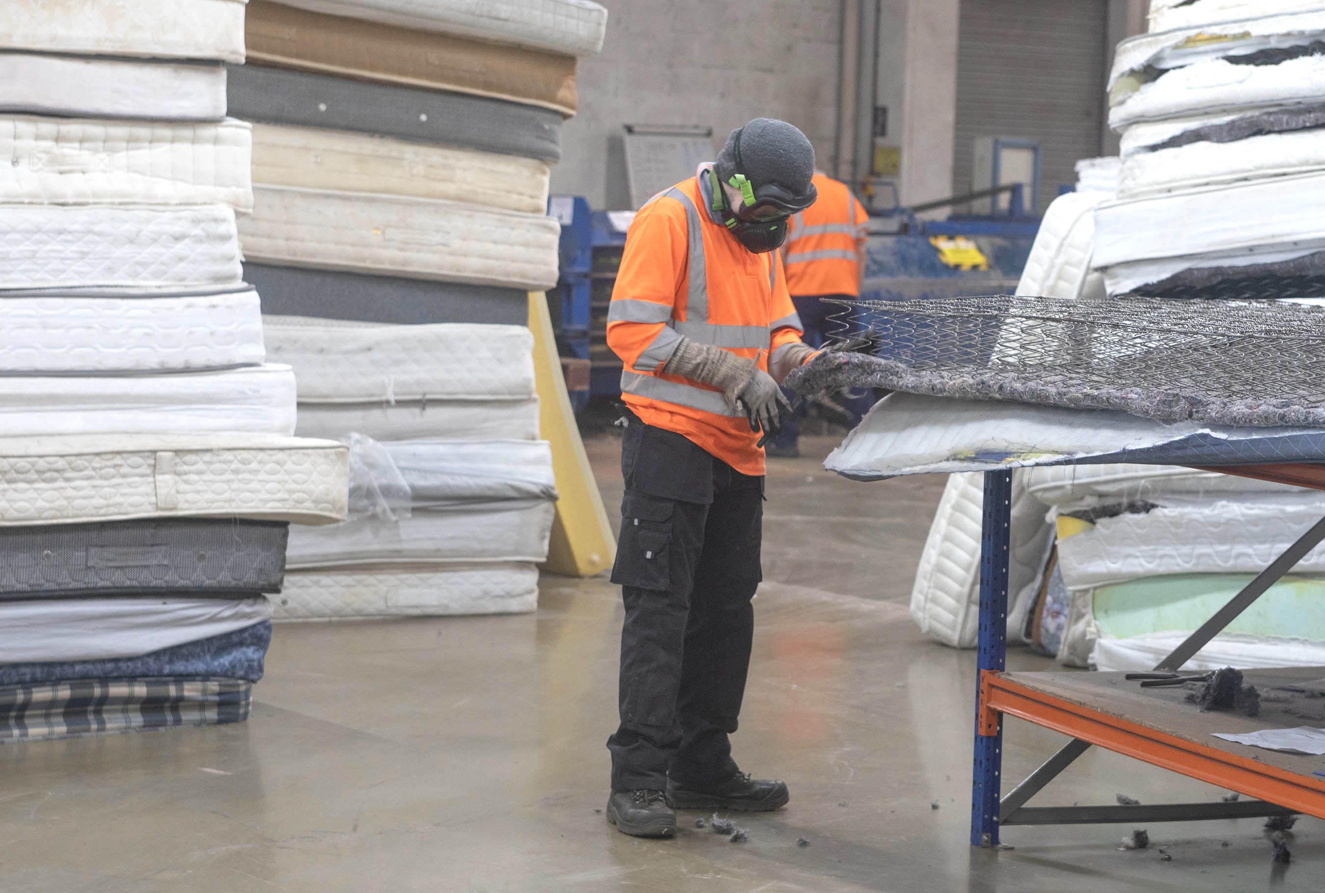 Recycling of mattresses and furniture