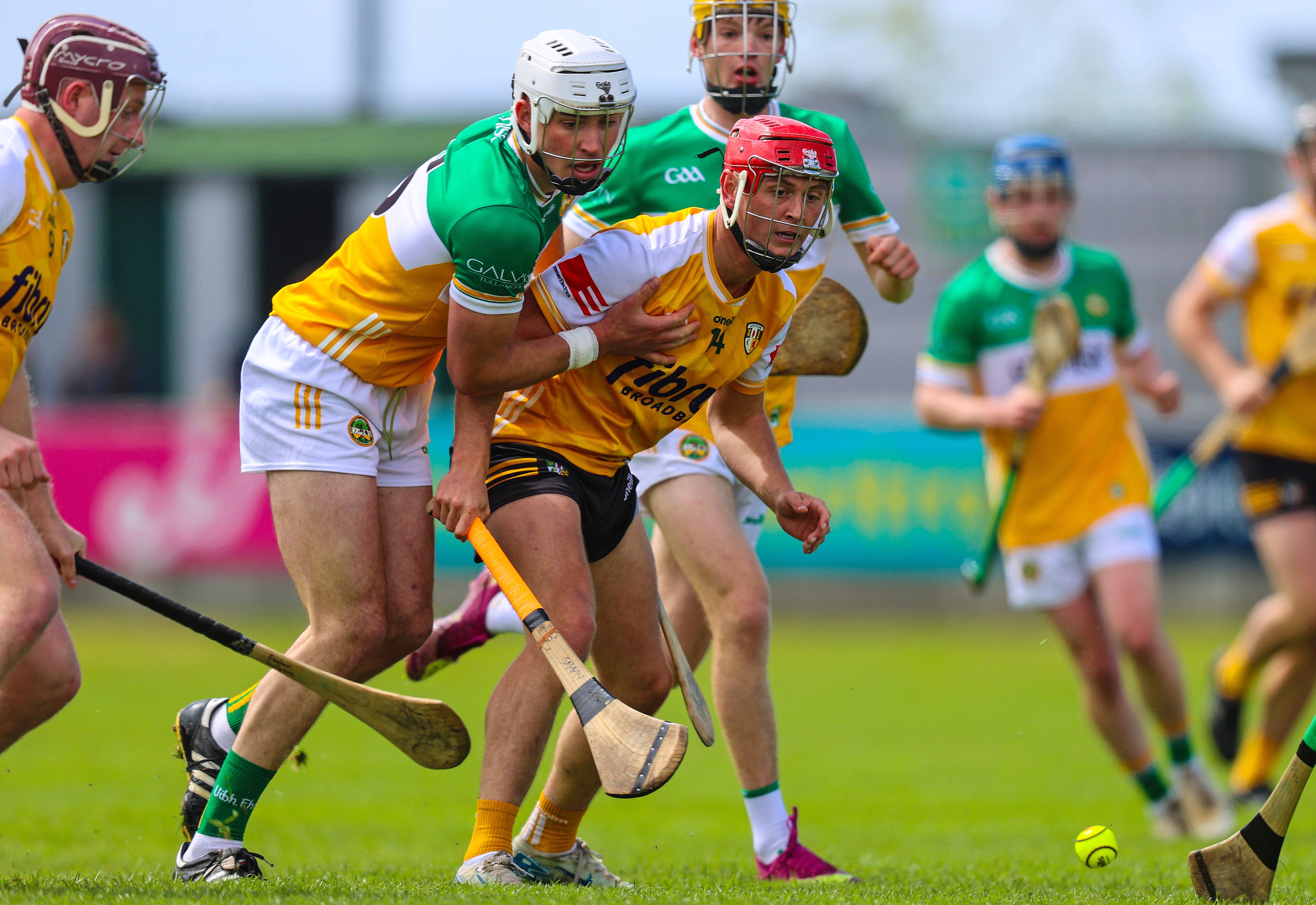  Ross Ravenhill tackles Eoin O'Neill 