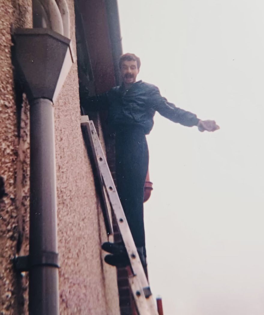 Steek cleaning Dúlra's bedroom window back in the day