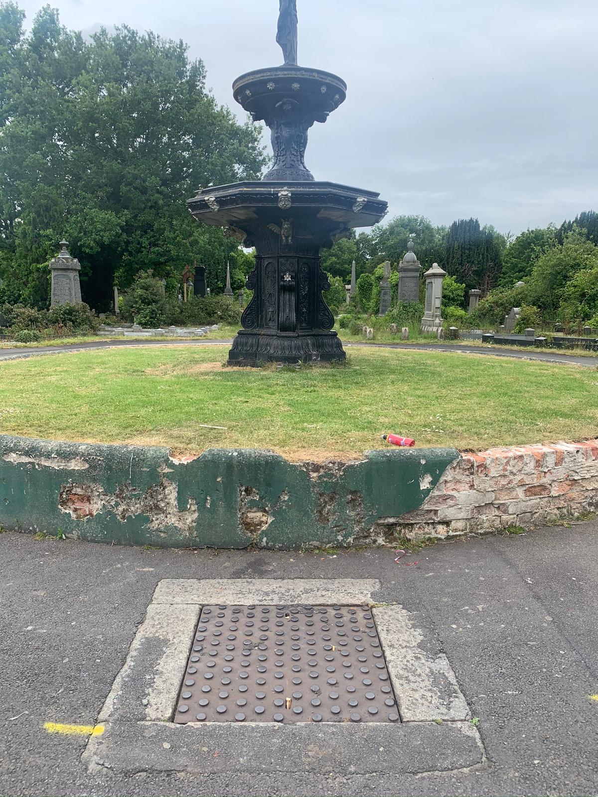 The fountain before its restoration