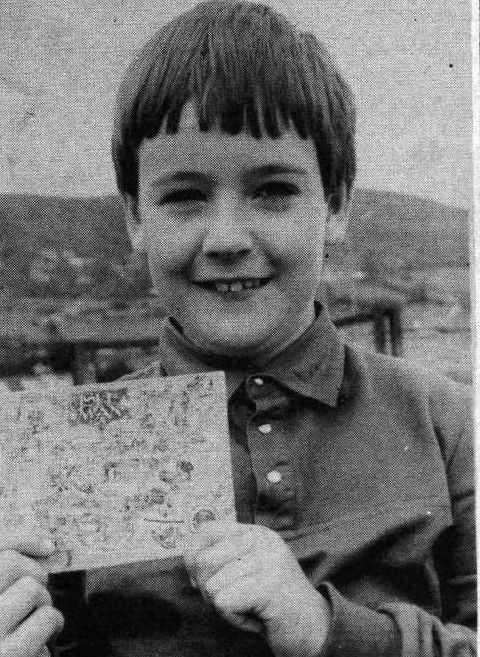Nine-year-old Alan Corrigan from Dermott Hill with the help of his father, Denis, threw a bottle with a message into the sea at Carnlough in July and two days later it was washed up on the shore at the Isle of Man. The St Aidan’s pupil received a postcard from a Mrs Diane Sisson who found the bottle while out walking her dog Dot at Rue Point in the Isle of Man.