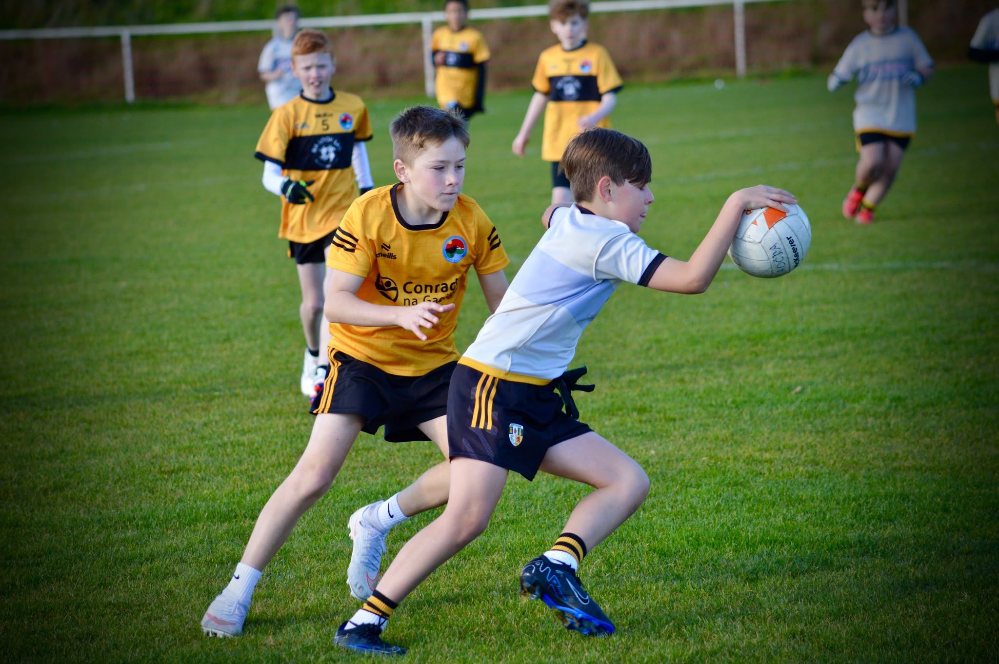 Laochra Loch Lao competing against Naomh Éanna